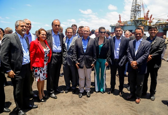 Governadores do RJ e ES assinam carta para reforçar a importância da construção de ferrovia ligando os dois Estados Governadores do RJ e ES assinam carta para reforçar a importância da construção de ferrovia ligando os dois Estados