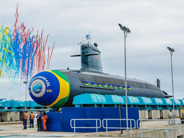 Submarino Tonelero é lançado ao mar