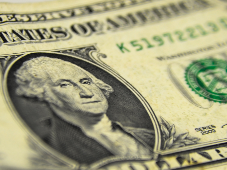 Dólar dispara e fecha a R$ 4,04, maior valor desde fevereiro de 2016