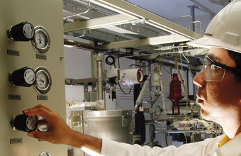 IBGE: Produção industrial cai em julho e acumula queda de 6,6% em 2015