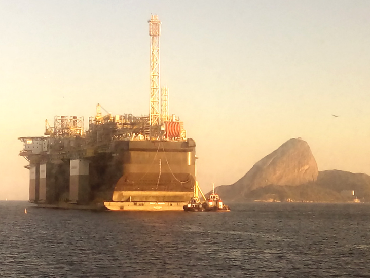 Plataforma P-67 chega ao Rio e irá operar no Campo de Lula, na Bacia de Santos