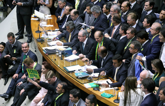 Câmara autoriza instauração de processo de impeachment