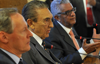 Lobão nega risco de desabastecimento de gás para indústria
