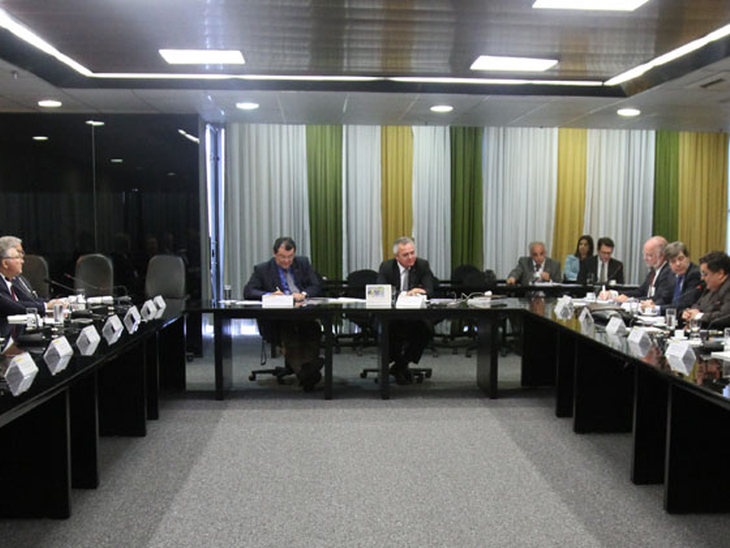 Braga recebe entidades do setor de petróleo, gás e combustíveis