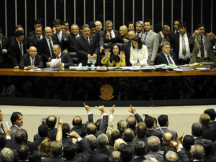 Congresso aprova urgência para votação dos vetos dos royalties