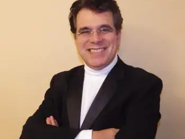 Para superar a IA, especialista mundial em storytelling defende a re-humanização do marketing