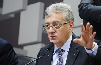 Aumento da produção de petróleo no Brasil chega a 4,6% e supera meta de 2015