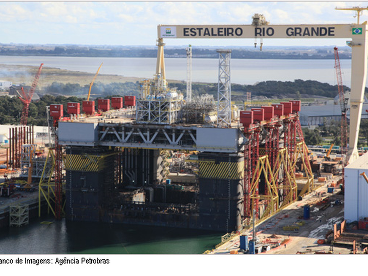 Petrobras realiza operação inédita em plataforma no Polo Naval de Rio Grande