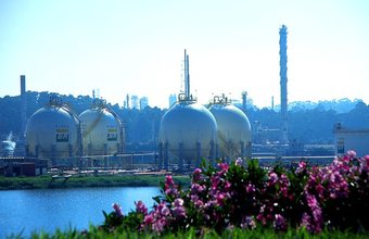 Aumenta o volume de água reutilizada em suas refinarias