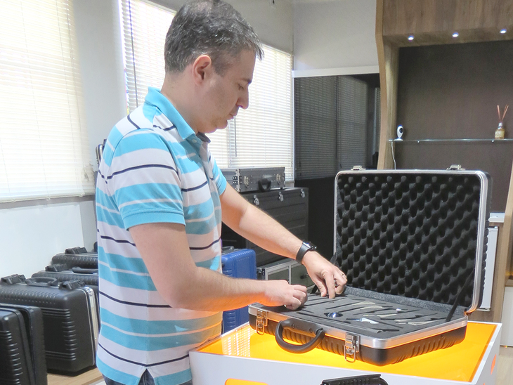 Empresa paulistana desenvolve primeira mala à prova d´água da América do Sul