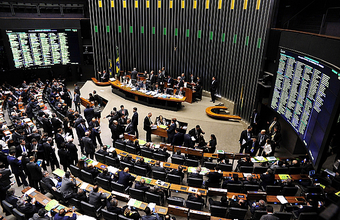 Por 366 votos a 111, Câmara aprova PEC do Teto dos Gastos Públicos em 1º turno