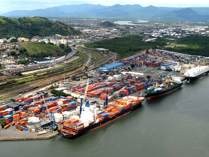 Espera de navios para atracar nos portos cresce 28% desde 2010