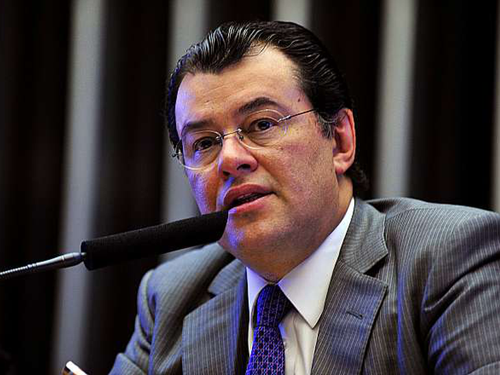 Eduardo Braga e Helder Barbalho, do PMDB, entregam pedido de demissão