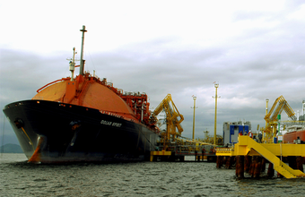 Petrobras contrata navios de GNL de grande porte