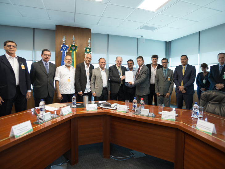 Parente garante a prefeitos prioridade para unidade de processamento de gás no Comperj