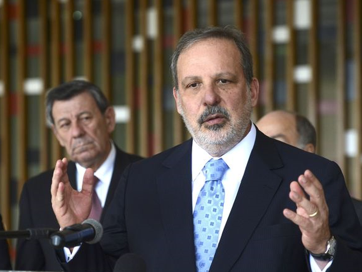 Ministro defende desoneração de insumos para a indústria brasileira