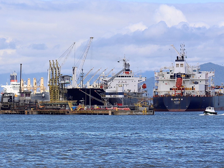 Com 6 milhões de toneladas, portos de Paranaguá e Antonina têm melhor mês da história