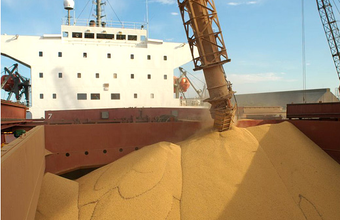 Porto embarca primeiro navio com 42 pés de calado