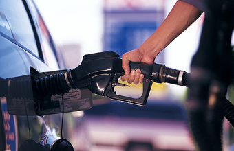 Reajuste de gasolina e gás fica estável em 2014, estima BC