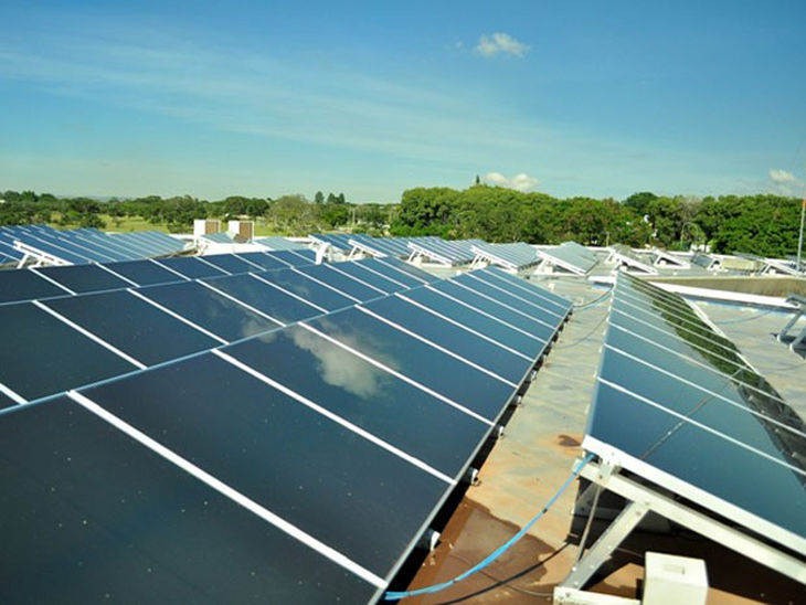 Estudo da AHK-RJ mostra que energia fotovoltaica triplica em um ano