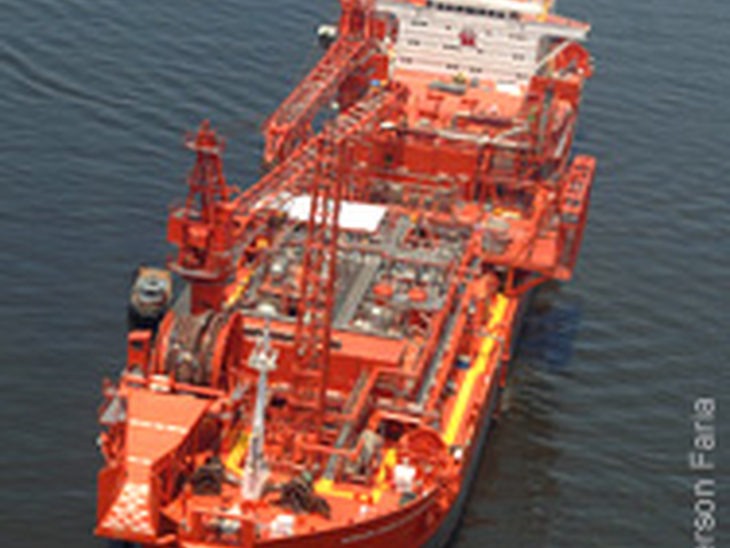 Descoberta importante acumulação de petróleo leve em águas rasas