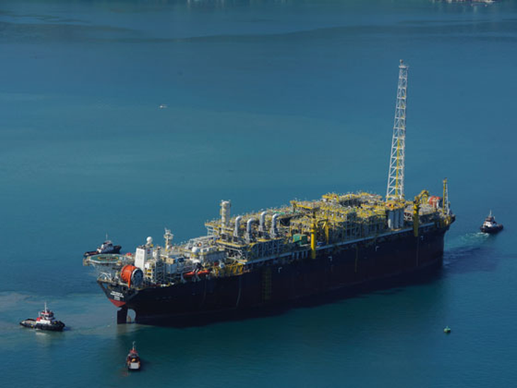 Navio-plataforma Cidade de Mangaratiba deixa estaleiro rumo ao pré-sal