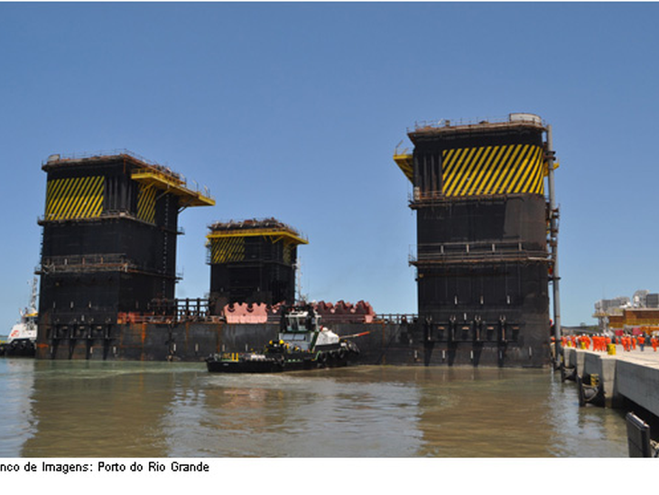 Casco da P-55 já está no Porto do Rio Grande
