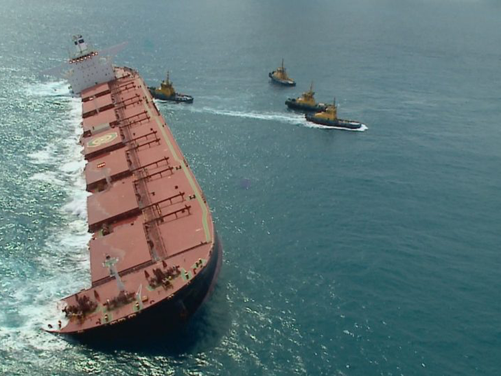 Óleo de navio encalhado no Maranhão pode ser retirado na quinta-feira