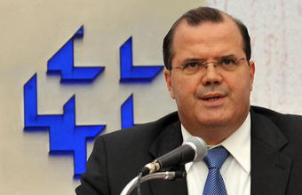 Tombini não descarta venda de dólares das reservas internacionais