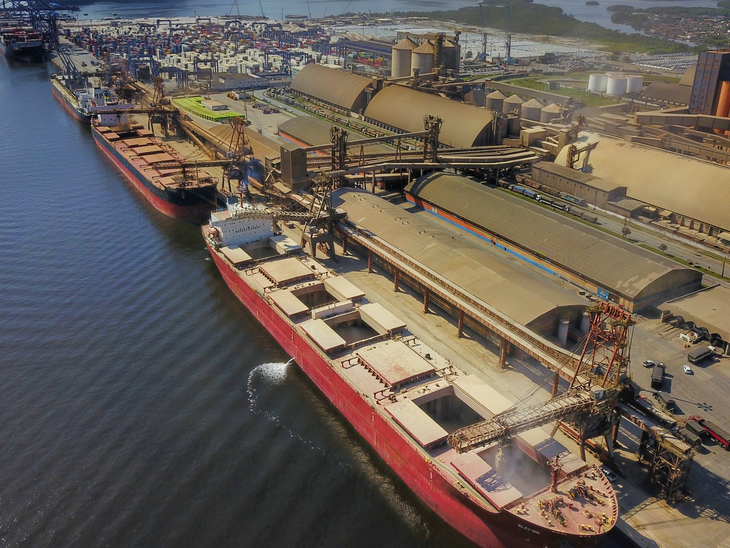 Atracação de navios em portos do Paraná avança 6% em 2020; fluxo segue intenso