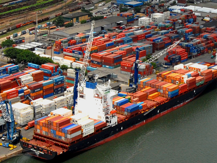 Balança comercial registra superávit de R$ 880 milhões 