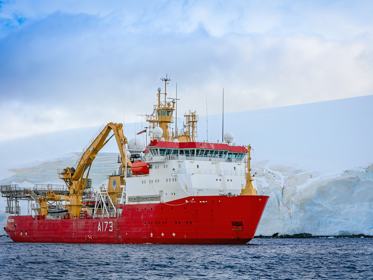 HMS Protector, embarcação quebra-gelo e de pesquisas da Marinha Real Britânica está no Pier Mauá para visita