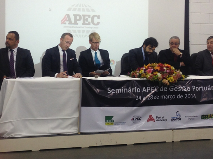 APEC lança seminários sobre temas portuários para brasileiros em Santos