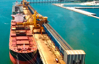Porto de Itaguaí é o porto público que mais movimenta minério de ferro no Brasil
