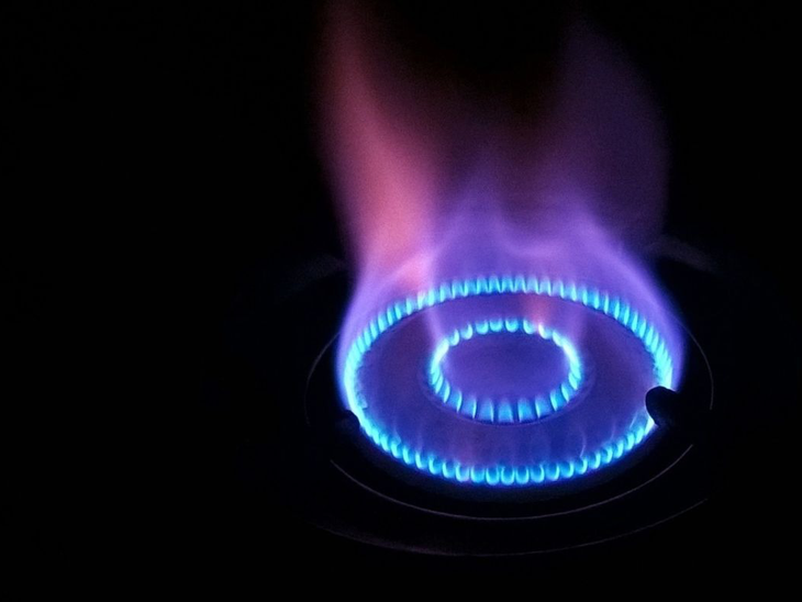 Gasolina sobe 47,49% e gás de botijão, 36,99% em 2021, diz IBGE