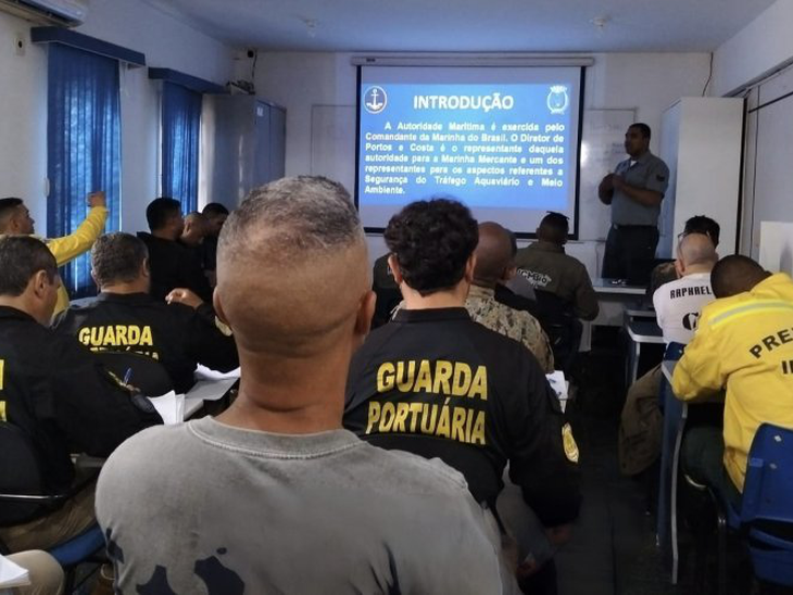 Guarda Portuária da PortosRio participa de capacitação da Marinha para condução de embarcações