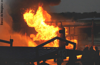Gasoduto explode na Califórnia