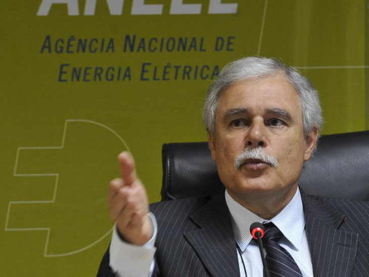 Nelson Hubner afirma que o governo brasileiro precisa reassumir seu papel de formulador de políticas públicas para que o país volte a crescer