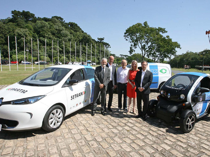 Curitiba lança projeto para uso de carro elétrico na frota municipal