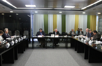 Braga recebe entidades do setor de petróleo, gás e combustíveis