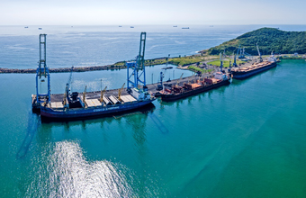 Porto de Imbituba movimenta 5,19 milhões de toneladas até agosto e amplia participação no comércio exterior