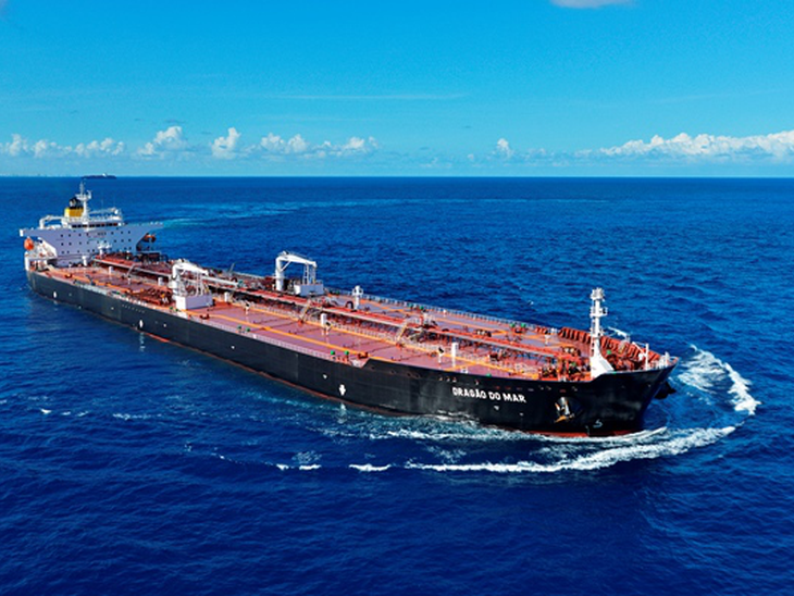Petroleiro produzido em Suape retorna pela primeira vez a Pernambuco