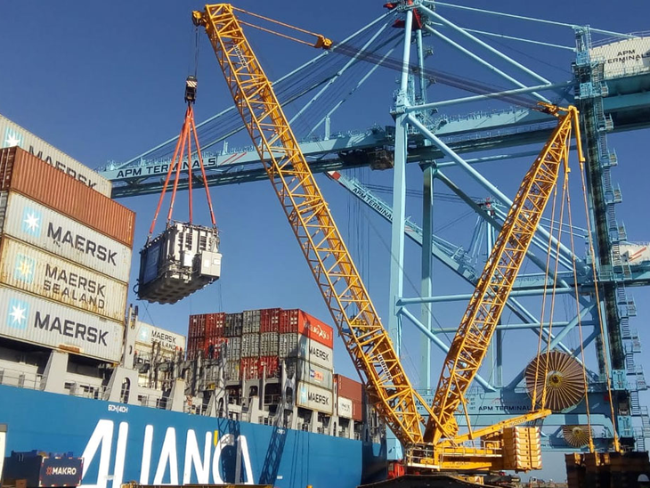 Transformadores gigantes são descarregados em operação especial no Porto do Pecém