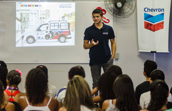 Chevron investe na qualificação profissional de jovens por meio de projeto social