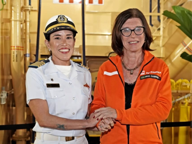 Afretado pela Petrobras, o PSV Starnav Elektra é batizado no Rio de Janeiro