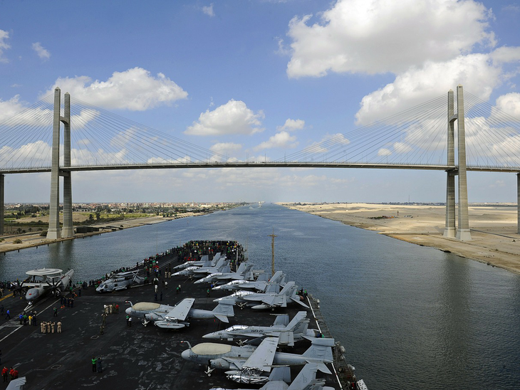 Canal de Suez fatura em 2021 US$ 6,3 bilhões e registra sua maior tonelagem