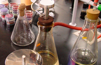 Setor químico tem déficit comercial em outubro