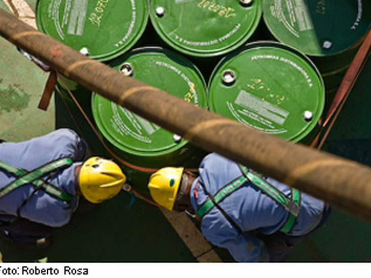 Petróleo arrecada R$ 9,9 bi em royalties em 2010    