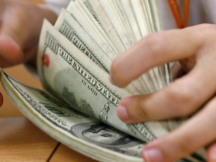 Dólar cai para R$ 3,619; bolsa abre em alta