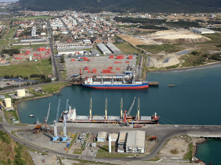 Porto de Imbituba protocola EVTEA para licitação de Terminal de Granéis Líquidos